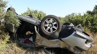 Prosika: Pri slijetanju automobila s kolnika jedna je osoba poginula Prosika: Pri slijetanju automobila s kolnika jedna je osoba poginula