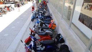 Vespaši izložili “ljubimce” ispred crkve sv. Donata, foto: Filip Brala/PIXSELL Vespaši izložili “ljubimce” ispred crkve sv. Donata, foto: Filip Brala/PIXSELL