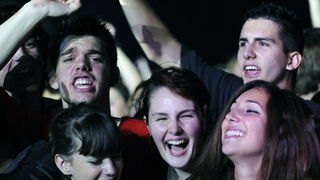 Split, 021009.
Spaladium Arena.
Koncert “Adio lito” na kojem nastupaju Hladno pivo, Fon Biskich, Damir Urban, Marijan Ban i Psihomodo Pop.
Na fotografiji: publika.
Foto: Josko Ponos / CROPIX Split, 021009.
Spaladium Arena.
Koncert “Adio lito” na kojem nastupaju Hladno pivo, Fon Biskich, Damir Urban, Marijan Ban i Psihomodo Pop.
Na fotografiji: publika.
Foto: Josko Ponos / CROPIX