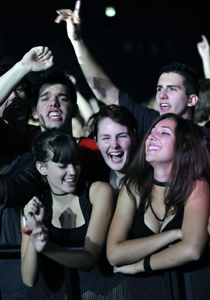 Split, 021009.
Spaladium Arena.
Koncert “Adio lito” na kojem nastupaju Hladno pivo, Fon Biskich, Damir Urban, Marijan Ban i Psihomodo Pop.
Na fotografiji: publika.
Foto: Josko Ponos / CROPIX Split, 021009.
Spaladium Arena.
Koncert “Adio lito” na kojem nastupaju Hladno pivo, Fon Biskich, Damir Urban, Marijan Ban i Psihomodo Pop.
Na fotografiji: publika.
Foto: Josko Ponos / CROPIX