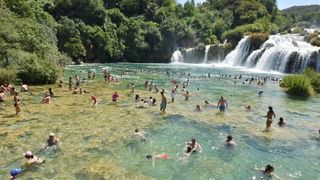 Vrelo ljeto u Nacionalnom parku Krka, hlađenje u Skradinskom buku. Photo: Hrvoje Jelavić/PIXSELL Vrelo ljeto u Nacionalnom parku Krka, hlađenje u Skradinskom buku. Photo: Hrvoje Jelavić/PIXSELL