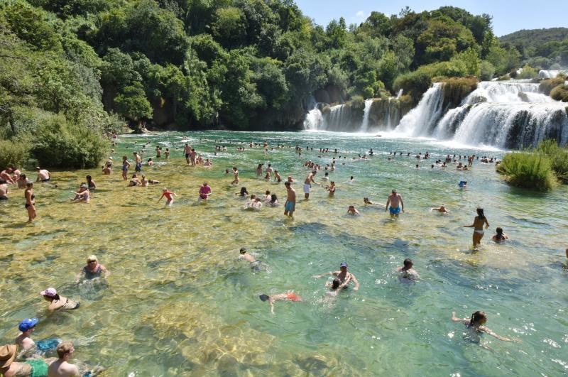 Vrelo ljeto u Nacionalnom parku Krka, hlađenje u Skradinskom buku. Photo: Hrvoje Jelavić/PIXSELL Vrelo ljeto u Nacionalnom parku Krka, hlađenje u Skradinskom buku. Photo: Hrvoje Jelavić/PIXSELL