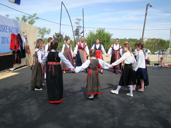 Galovac: Smotra  tradicijske baštine osnovnih i srednjih škola Zadarske županije. Foto: Marko Mane Ledenko