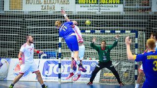 U doista sjajnoj atmosferi koju je stvorilo oko 5000 navijača iz cijele Hrvatske, naši su rukometni reprezentativci remizirali sa Švedskom i to s rezultatom 25-25. Bila je to ‘kaubojima’ pretposljednja pripremna utakmica uoči Olimpijskih igara