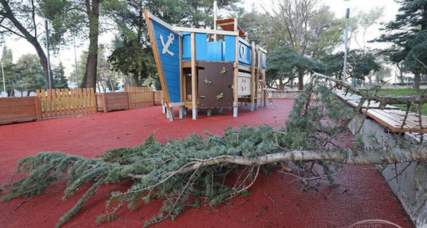 Od sutra ponovno u funkciji dječje igralište na Višnjiku Od sutra ponovno u funkciji dječje igralište na Višnjiku