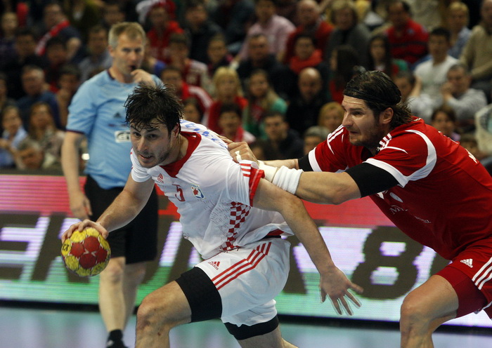 Veszprem, 040413.
Kvalifikacijska utakmica za Europsko prvenstvo rukometnih reprezentacija Madjarske i Hrvatske.
Na fotografiji: Domagoj Duvnjak.
Foto: Zeljko Hajdinjak / Cropix