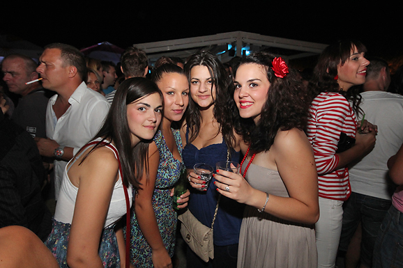 Severina na Ponton Festivalu, 30. srpnja (foto:Saša Čuka) Severina na Ponton Festivalu, 30. srpnja (foto:Saša Čuka)