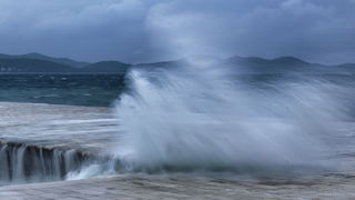 Igra valova na zadarskoj rivi 7. studenog 2014.  Foto: Roberto Lerga