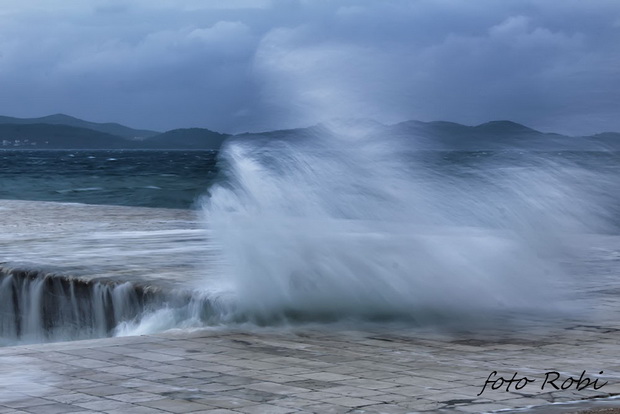 Igra valova na zadarskoj rivi 7. studenog 2014.  Foto: Roberto Lerga