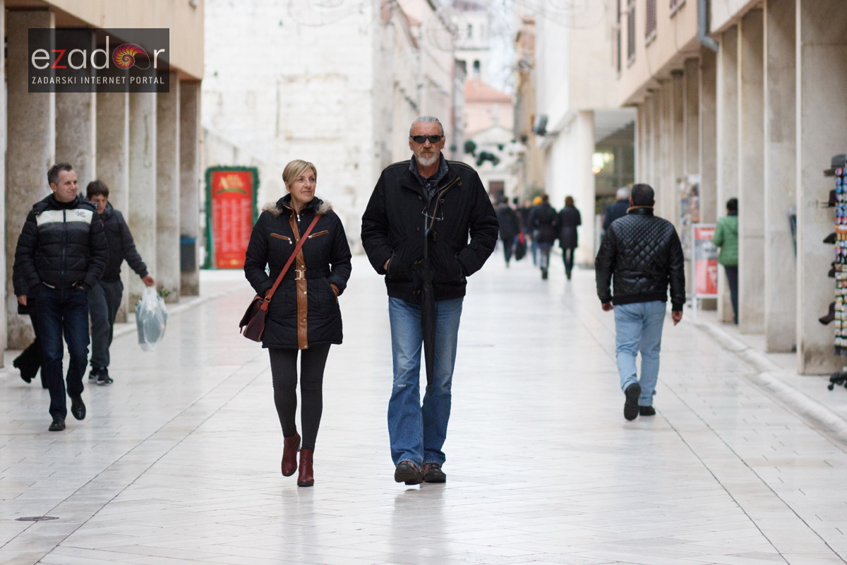 Đir po gradu, četvrtak 27. prosinca 2017. Dušan Lungo Polovina Đir po gradu, četvrtak 27. prosinca 2017. Dušan Lungo Polovina