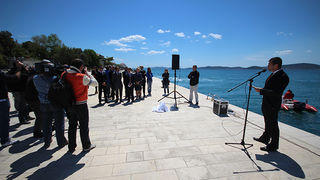 Svečanost polaganja J. Y. Costeau memorijalne ploče na Morskim orguljama