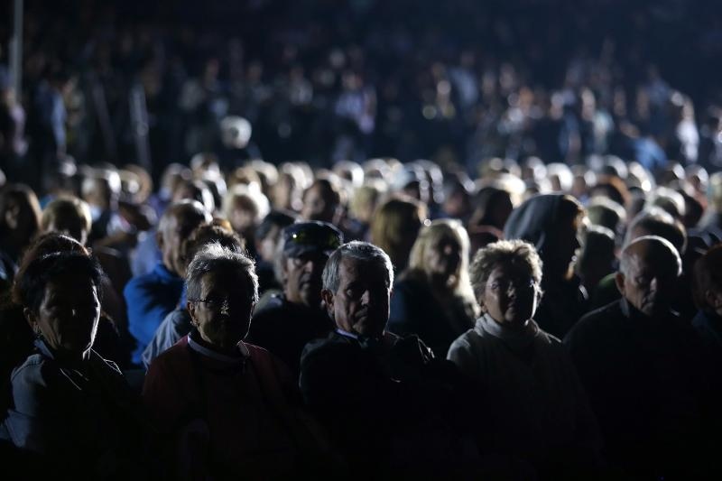 Zagrebacki gradonacelnik Milan Bandic svecano je otvorio zagrebacke fontane. U glazbenom dijelu programa nastupili su Prljavo kazaliste, Ivana Kindl, te orkestar i solisti Kazalista Komedija pod ravnanjem Kresimira Batinica: Renata Sabljak, Sandra Bagaric
