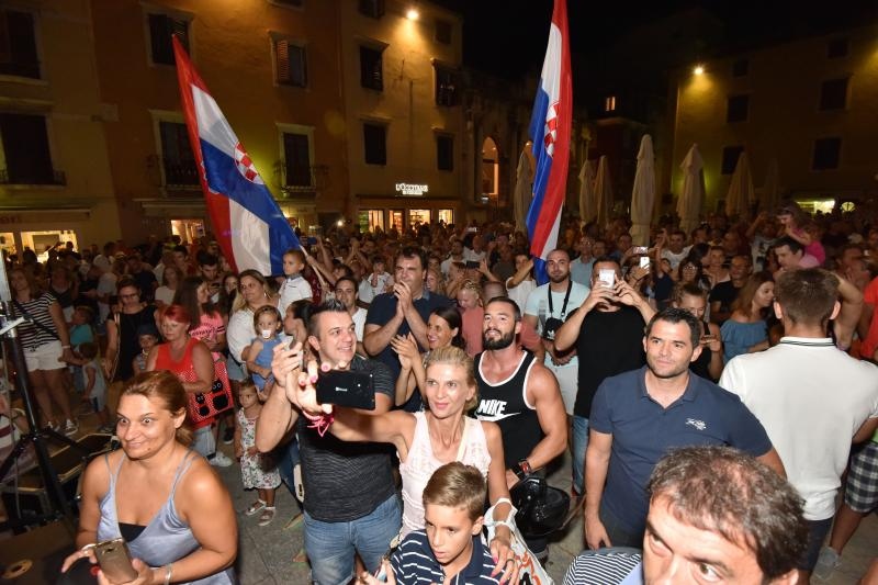 Svečani doček brončanog Stipe Žunića na Narodnom trgu