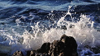 Punta Skala: Sunce tone u beskraj valova