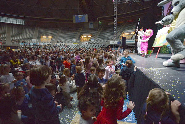 Predstava “Maša i Medvjed” moskovskog Dječjeg kazališta oduševila zadarske mališane Predstava “Maša i Medvjed” moskovskog Dječjeg kazališta oduševila zadarske mališane