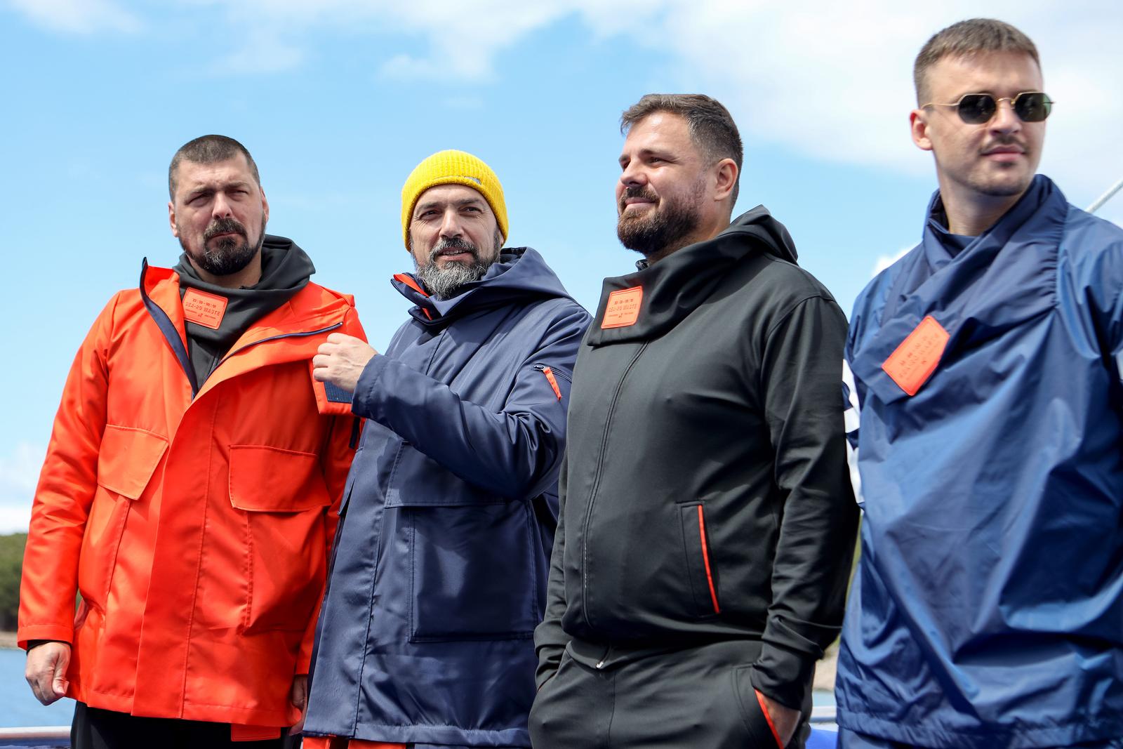 Ekološka manifestacija “Uz more, za more: zelena misija za održivu budućnost Hrvatske” održala se danas na plivarici Škoda koja je jutros u 11 sati isplovila iz zadarske luke Gaženica prema Ugljanu gdje će se provela akcija izvlačenja odbačenih ribarskih Ekološka manifestacija “Uz more, za more: zelena misija za održivu budućnost Hrvatske” održala se danas na plivarici Škoda koja je jutros u 11 sati isplovila iz zadarske luke Gaženica prema Ugljanu gdje će se provela akcija izvlačenja odbačenih ribarskih