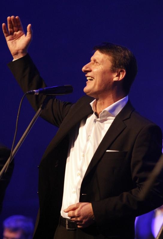 Tomislav Bralić i klape Intrade sinoć su održali koncert u prepunoj Spaladium areni u Splitu, foto: Tino Jurić/ PIXSELL Tomislav Bralić i klape Intrade sinoć su održali koncert u prepunoj Spaladium areni u Splitu, foto: Tino Jurić/ PIXSELL