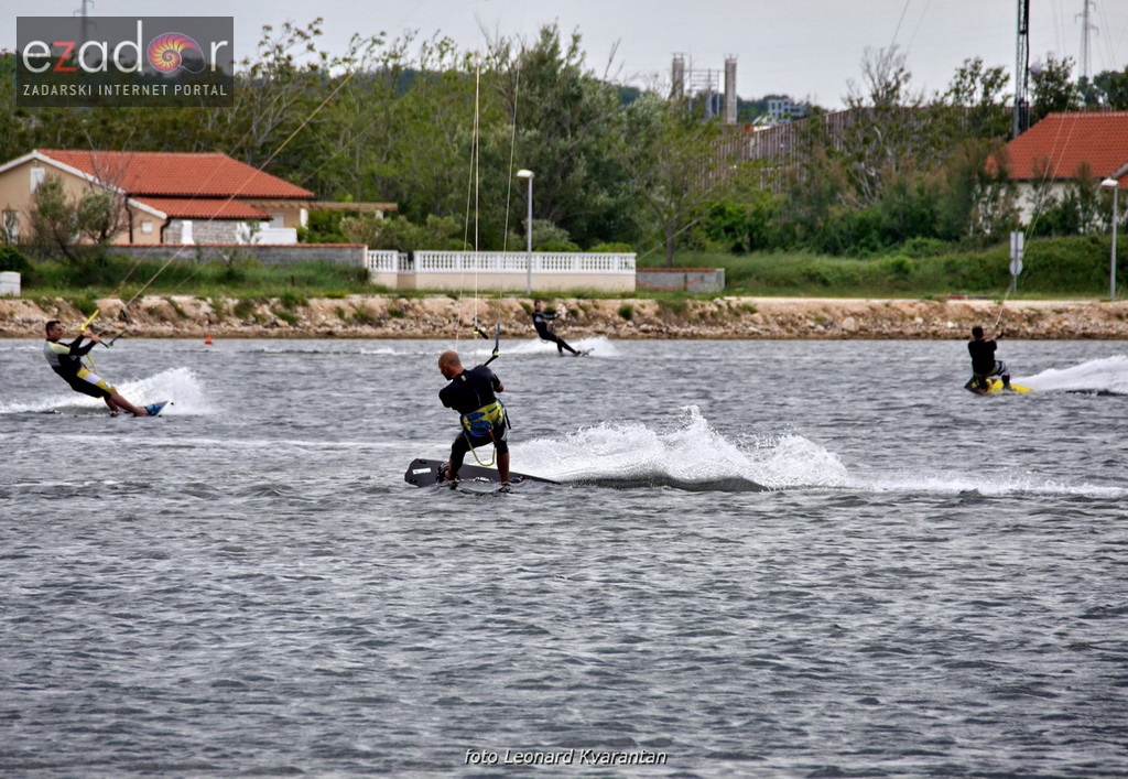 Kiteri guštali u refulima ninske bure Kiteri guštali u refulima ninske bure