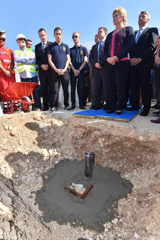 Predsjednica Kolinda Grabar Kitarović otvorila radove na zgradi putničkog terminala u Gaženici. Photo: Dino Stanin/PIXSELL Predsjednica Kolinda Grabar Kitarović otvorila radove na zgradi putničkog terminala u Gaženici. Photo: Dino Stanin/PIXSELL