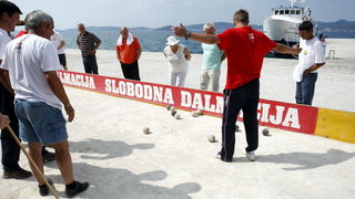 Zadar, 050611.
Na zadarskoj rivi zapocelo je prvenstvo Dalmacije u balotama koje organizira Slobodna Dalmacija. 
Prijavljeno je ukupno 19 ekipa.
Foto: Jure Miskovic / CROPIX