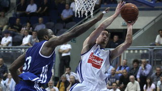 Zagreb, 040512.
KC Drazen Petrovic.
Kosarkaska utakmica Liga za prvaka ( prvenstvo Hrvatske ) 12.kolo Cibona – Zadar.
Na slici: Abdullahi Kuso 31, Pavle Marcinkovic 12.
Foto: Nenad Dugi / CROPIX Zagreb, 040512.
KC Drazen Petrovic.
Kosarkaska utakmica Liga za prvaka ( prvenstvo Hrvatske ) 12.kolo Cibona – Zadar.
Na slici: Abdullahi Kuso 31, Pavle Marcinkovic 12.
Foto: Nenad Dugi / CROPIX