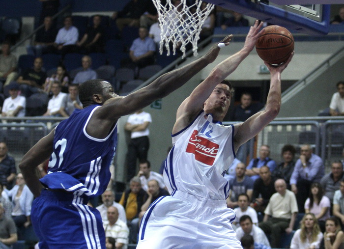 Zagreb, 040512.
KC Drazen Petrovic.
Kosarkaska utakmica Liga za prvaka ( prvenstvo Hrvatske ) 12.kolo Cibona – Zadar.
Na slici: Abdullahi Kuso 31, Pavle Marcinkovic 12.
Foto: Nenad Dugi / CROPIX Zagreb, 040512.
KC Drazen Petrovic.
Kosarkaska utakmica Liga za prvaka ( prvenstvo Hrvatske ) 12.kolo Cibona – Zadar.
Na slici: Abdullahi Kuso 31, Pavle Marcinkovic 12.
Foto: Nenad Dugi / CROPIX