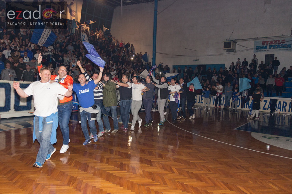Humanitarno gledanje utakmice Zadar-Cibona (85-84) u Jazinama Humanitarno gledanje utakmice Zadar-Cibona (85-84) u Jazinama