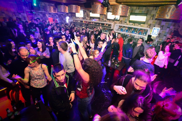 Mjesni Odbor u Maraschino Baru. Foto: Iva Perinčić Mjesni Odbor u Maraschino Baru. Foto: Iva Perinčić