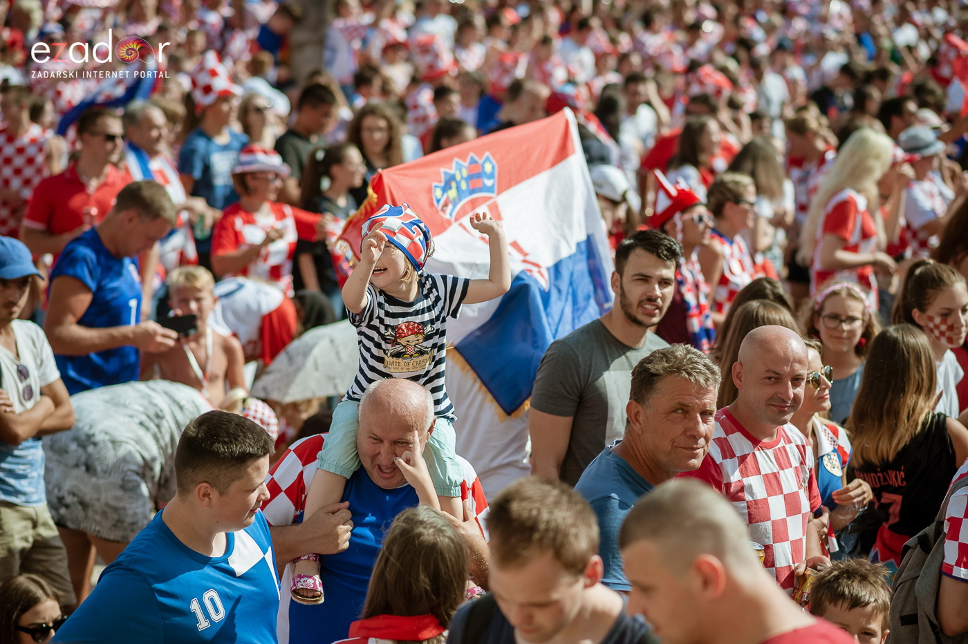 Navijačko ludilo u Zadru za vrijeme i nakon finala Svjetskog prvenstva Navijačko ludilo u Zadru za vrijeme i nakon finala Svjetskog prvenstva