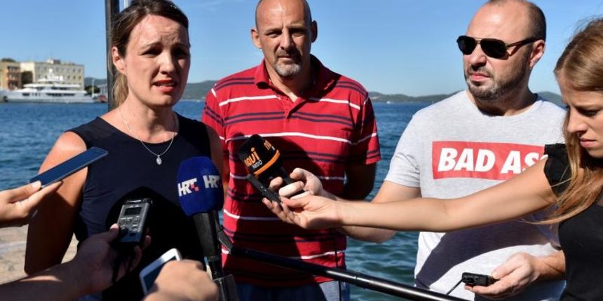 Zadar: Akcija mladih podigla hrvatsku zastavu u znak prosvjeda protiv uzurpacije mora i obale Zadar: Akcija mladih podigla hrvatsku zastavu u znak prosvjeda protiv uzurpacije mora i obale