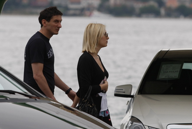 Biograd , 140510.
Danas je u Biogradu odrzana druga Porinova regata na kojoj je za ekipe brojnih diskografskih i medijskih kuca jedrilicarske sposobnosti pokazalo i vise javnih osoba. Na slici Mirza Dzomba i Belma Hodjic.
Foto: Jure Miskovic / CROPIX Biograd , 140510.
Danas je u Biogradu odrzana druga Porinova regata na kojoj je za ekipe brojnih diskografskih i medijskih kuca jedrilicarske sposobnosti pokazalo i vise javnih osoba. Na slici Mirza Dzomba i Belma Hodjic.
Foto: Jure Miskovic / CROPIX