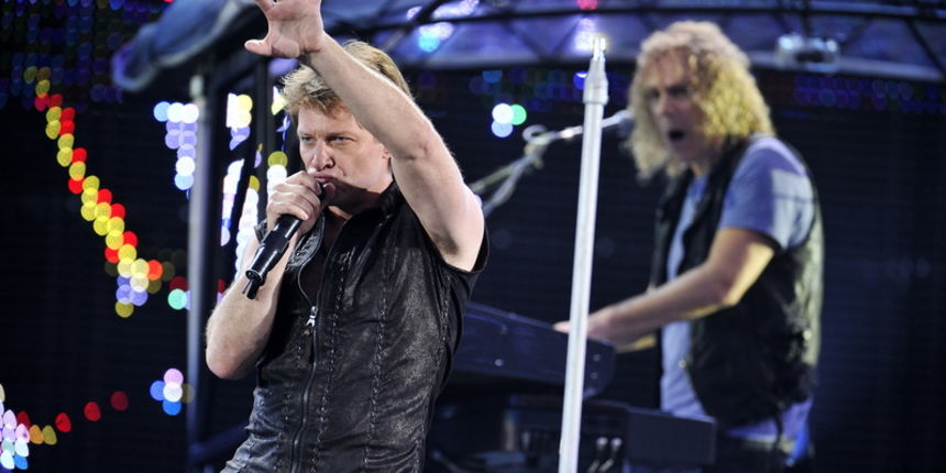 Zagreb, 080611.
Stadion Maksimir.
Nastup americke rock grupe Bon Jovi.
Na slici: vokal Jon Bon Jovi.
Foto: Boris Kovacev / CROPIX Zagreb, 080611.
Stadion Maksimir.
Nastup americke rock grupe Bon Jovi.
Na slici: vokal Jon Bon Jovi.
Foto: Boris Kovacev / CROPIX