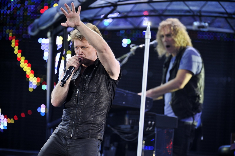 Zagreb, 080611.
Stadion Maksimir.
Nastup americke rock grupe Bon Jovi. 
Na slici: vokal Jon Bon Jovi. 
Foto: Boris Kovacev / CROPIX