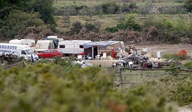 Nova parcela u romskom naselju već je krcata ‘materijalom’ / Jure Mišković CROPIX