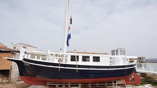 U betinskom brodogradilištu Ante Fržopa svečano je porinut novoizgrađeni tradicionalni murterski brod – leut pod imenom Orlić. Foto: Hrvoje JelavićIPIXSELL