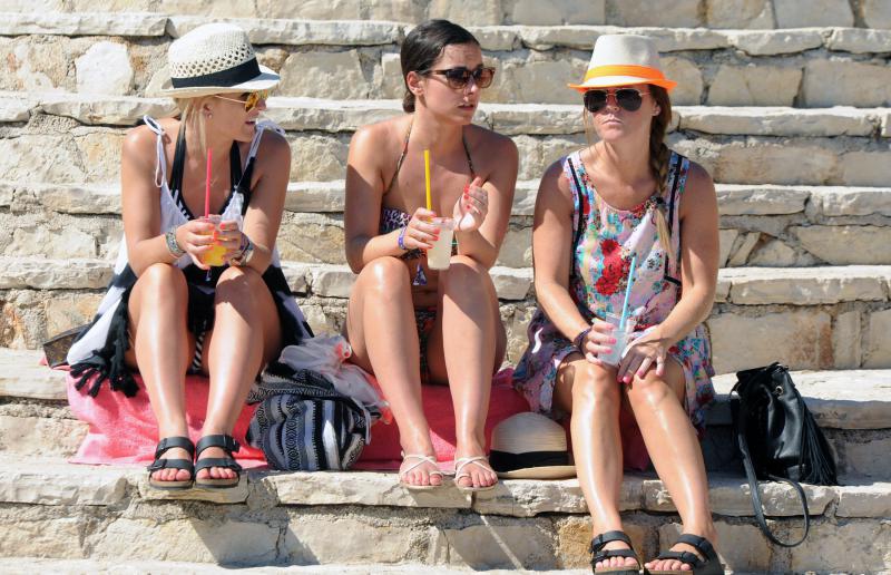 Tisno – Drugog dana Garden festivala posjetitelji uzivali u zabavi na plazi. Photo: Hrvoje Jelavic/PIXSELL