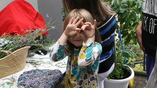 Danas je održana kreativna radionica za velike i male u organizaciji Dječjeg odjela Gradske knjižnice Zadar: izrada stručaka i jastučića od lavande od 10-12 h. Radionicu je vodila gospođa Jadranka Plantak. Foto by Lucija Juravic Danas je održana kreativna radionica za velike i male u organizaciji Dječjeg odjela Gradske knjižnice Zadar: izrada stručaka i jastučića od lavande od 10-12 h. Radionicu je vodila gospođa Jadranka Plantak. Foto by Lucija Juravic