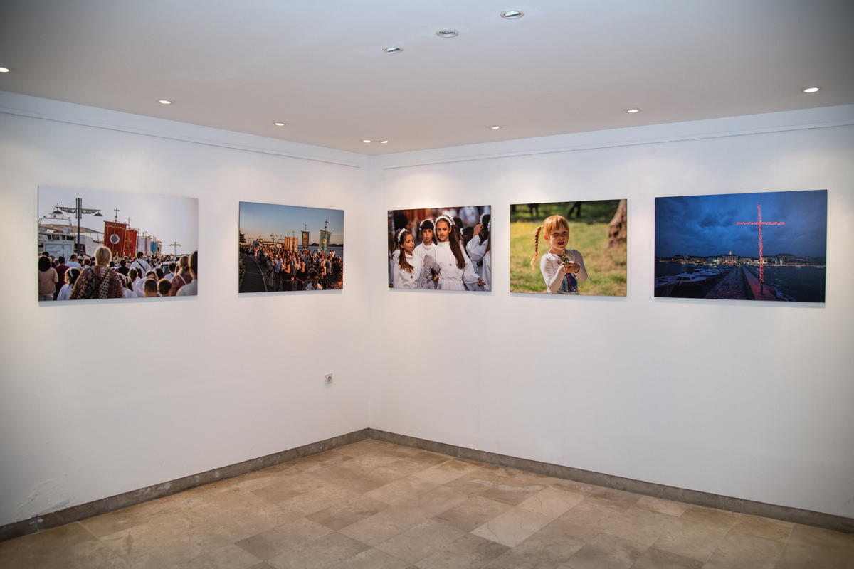 Otvorenje izložbe fotografija “Biogradske procesije” Vinka Pešića Otvorenje izložbe fotografija “Biogradske procesije” Vinka Pešića