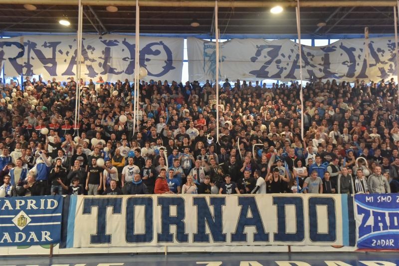 Humanitarno gledanje utakmic Zadar-Cibona (85-84) u Jazinama