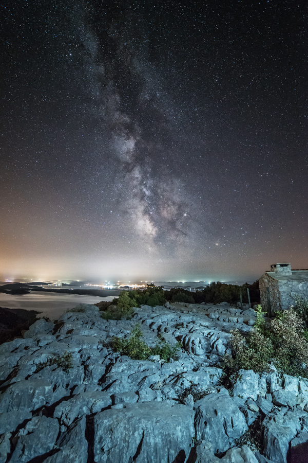 Spektakularno noćno nebo nad Vranskim jezerom Spektakularno noćno nebo nad Vranskim jezerom