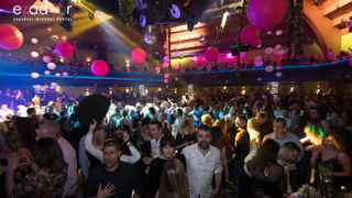 Ludnica u Saturnusu: Najbolji doček u svemiru i šire Ludnica u Saturnusu: Najbolji doček u svemiru i šire