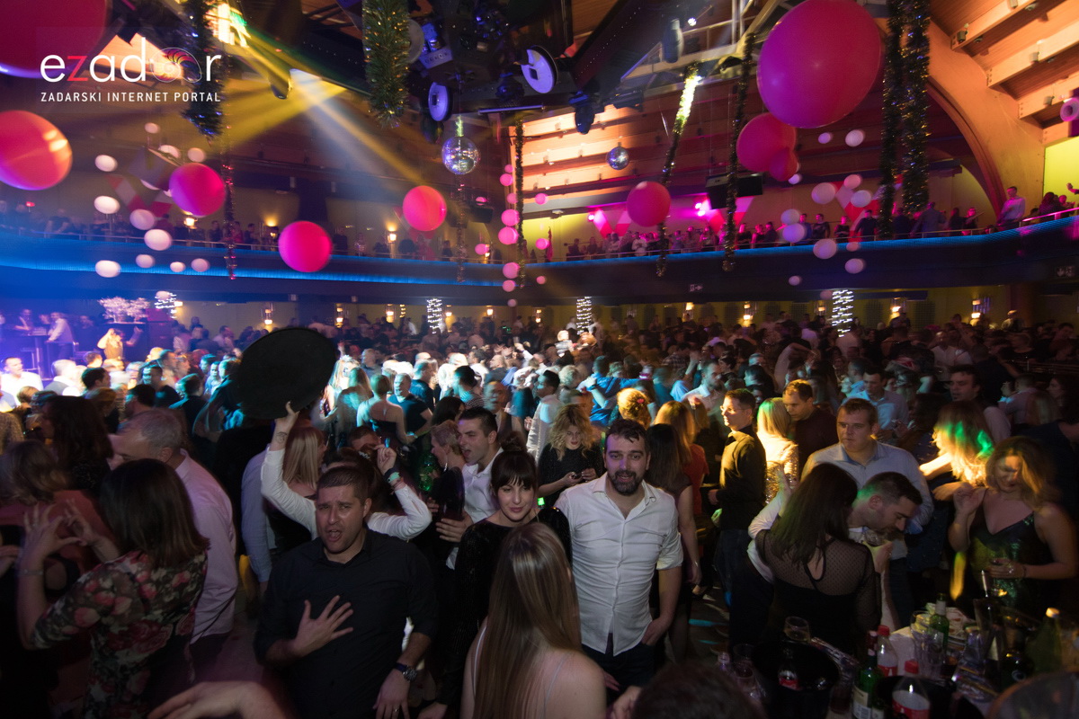 Ludnica u Saturnusu: Najbolji doček u svemiru i šire Ludnica u Saturnusu: Najbolji doček u svemiru i šire