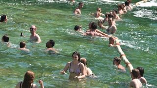 Rješenje za osvježenje: Kupanje u ledenoj rijeci Krki u NP Krka. Photo: Hrvoje Jelavić/PIXSELL