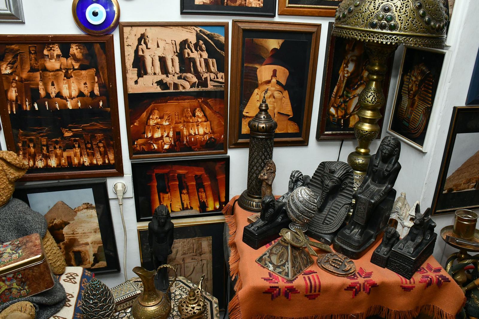 Brođanin Stanislav Hudi živi u kući koju je uredio u egipatskom stilu Brođanin Stanislav Hudi živi u kući koju je uredio u egipatskom stilu