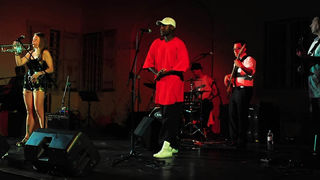 Zadar, 28.07.2011. snimio: Nenad Marčev
HIP HOP – JAZZ
SASKIA LAROO PROJECT (NL-USA-CRO- ITALY)
Saskia Laroo – trumpet, vocal
Warren Byrd – keyboards, vocal
MC Stewlocks Andy Ninvalle – rap, vocal
Daniel Guelli – bass guitar
Sin Banović – dr Zadar, 28.07.2011. snimio: Nenad Marčev
HIP HOP – JAZZ
SASKIA LAROO PROJECT (NL-USA-CRO- ITALY)
Saskia Laroo – trumpet, vocal
Warren Byrd – keyboards, vocal
MC Stewlocks Andy Ninvalle – rap, vocal
Daniel Guelli – bass guitar
Sin Banović – dr