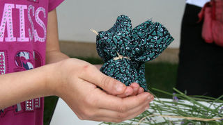 Danas je održana kreativna radionica za velike i male u organizaciji Dječjeg odjela Gradske knjižnice Zadar: izrada stručaka i jastučića od lavande od 10-12 h. Radionicu je vodila gospođa Jadranka Plantak. Foto by Lucija Juravic Danas je održana kreativna radionica za velike i male u organizaciji Dječjeg odjela Gradske knjižnice Zadar: izrada stručaka i jastučića od lavande od 10-12 h. Radionicu je vodila gospođa Jadranka Plantak. Foto by Lucija Juravic