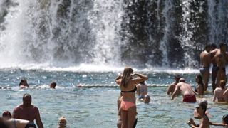 Puno lipog svita uživalo u svježini Krke na Skradinskom buku