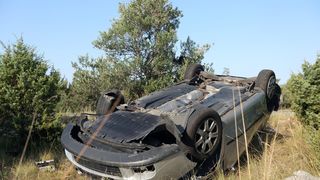 Prosika: Pri slijetanju automobila s kolnika jedna je osoba poginula Prosika: Pri slijetanju automobila s kolnika jedna je osoba poginula