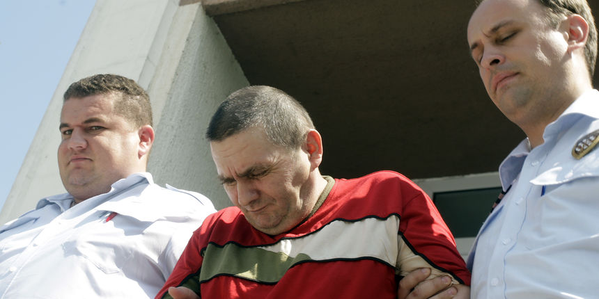 Stjepan Rosker nakon zavrsetka rasprave izlazi iz suda u pratnji pravosudnih policajaca. Foto: Zeljko Hajdinjak / CROPIX