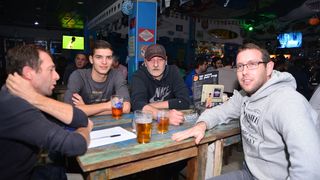 Famous Bar: 1. kolo Lige sportskog kviza “Nogometne ikone” 27. listopada 2016. Foto. Iva Perinčić Famous Bar: 1. kolo Lige sportskog kviza “Nogometne ikone” 27. listopada 2016. Foto. Iva Perinčić